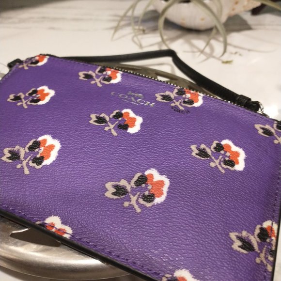 Coach Small Wristlet Bramble Rose Print Canvas-BNWT - Picture 7 of 9